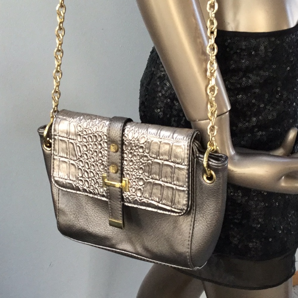 ANTONIO MELANI Metallic Silver/platinum Leather Crossbody with phone pocket!